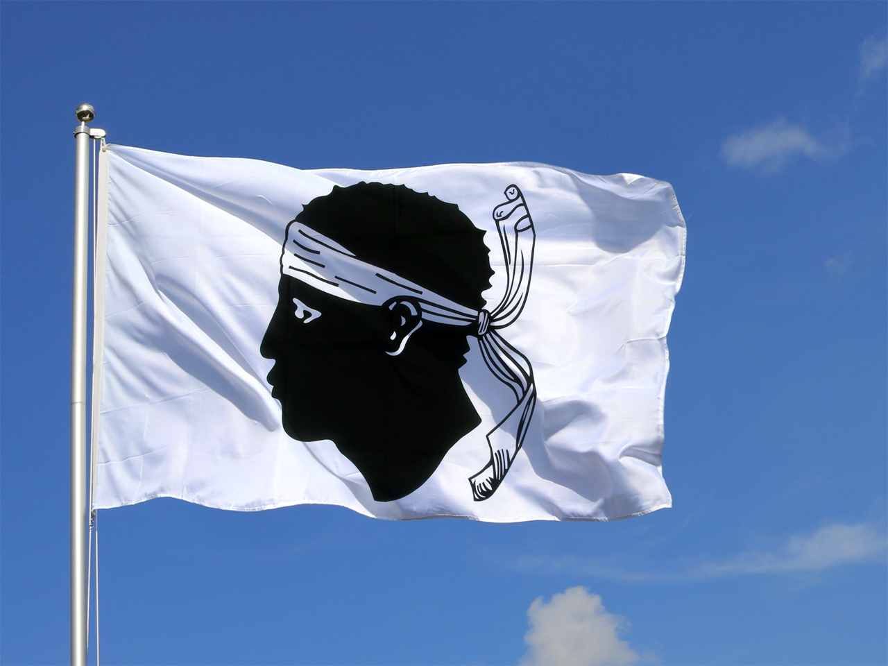 “A Bandera Corsa” – the Story Behind the Corsican Flag